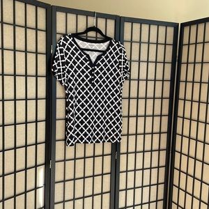 Croft &. Barrow womens top size L.